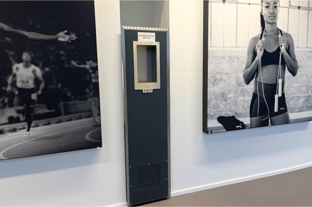 fontaine à eau dans une salle de sport
