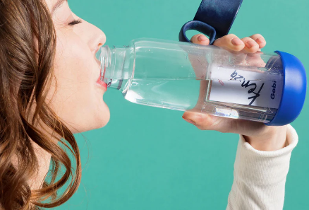 Boire dans une gourde responsable